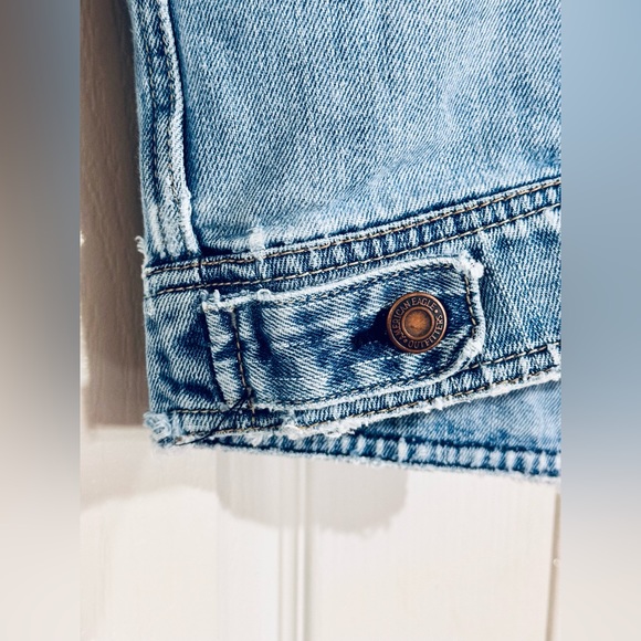 AE Short Denim Jacket - Light Wash Size S - Picture 5 of 6